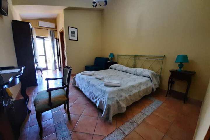 Room 13 of 49