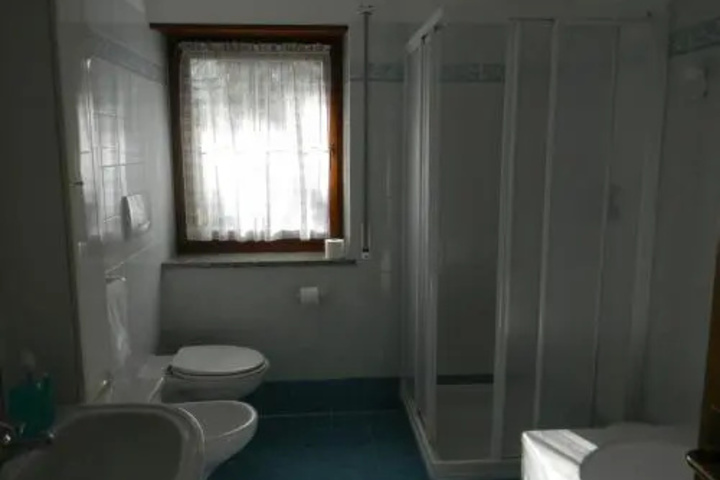Room 8 of 11