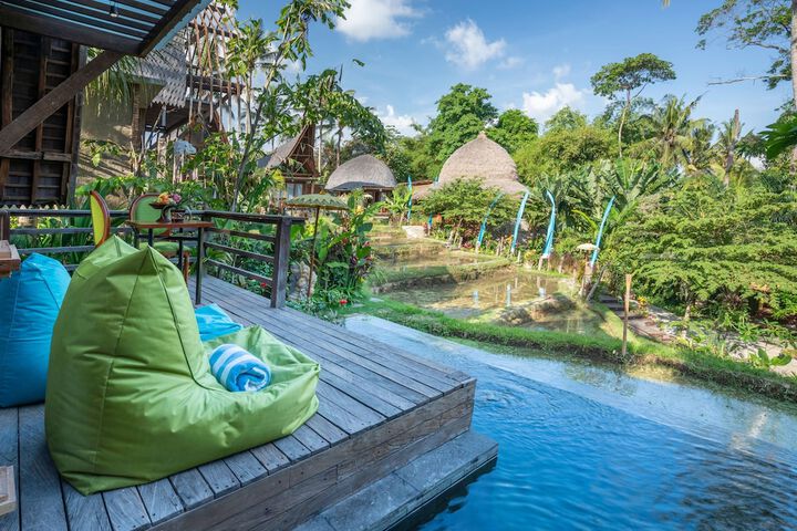 Hotel Exterior 175 of 185