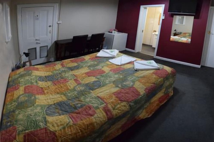 Room 53 of 98