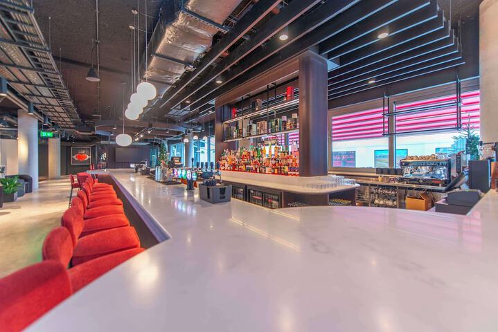 Lounge 68 of 101