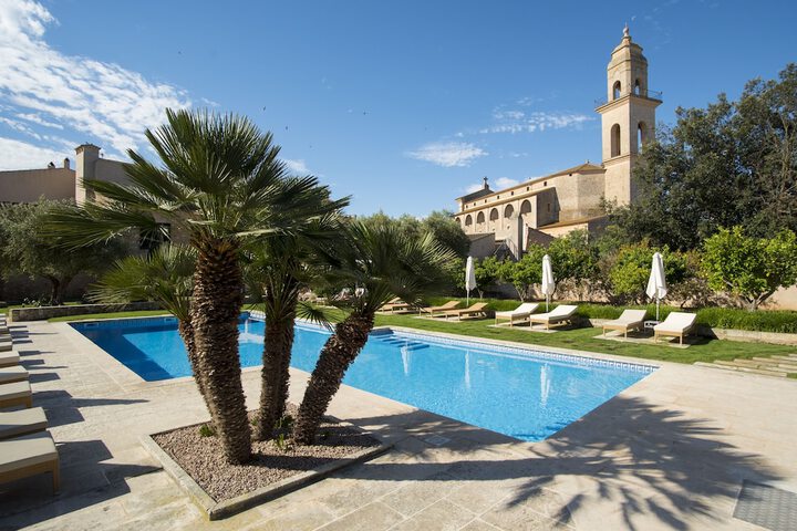 Hotel Pool