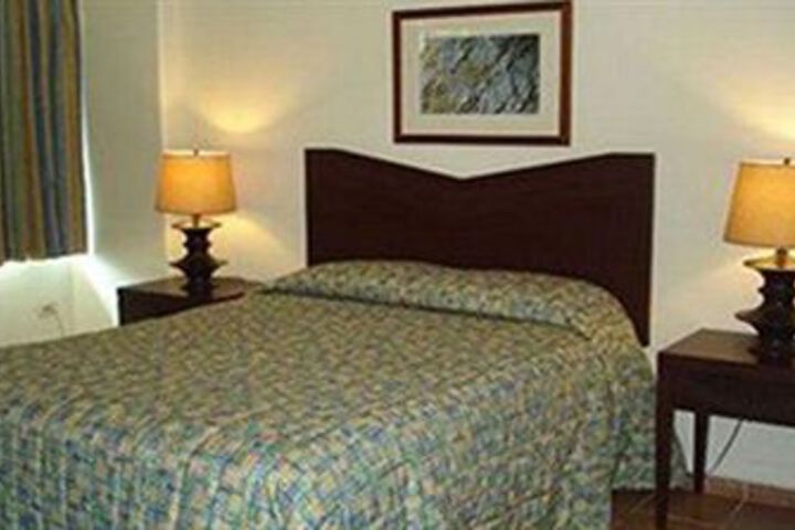 Room 6 of 10