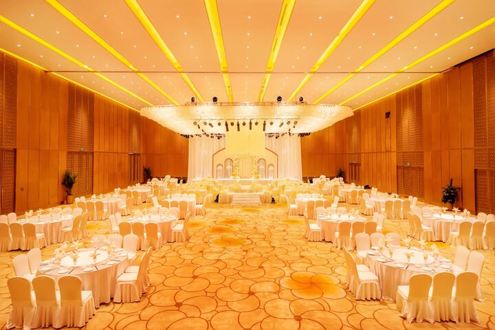 Ballroom/Hall 40 of 55