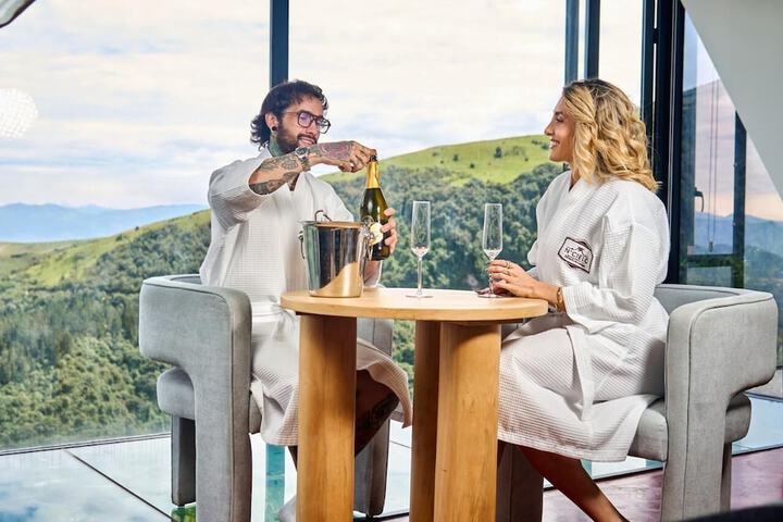Dining 11 of 12