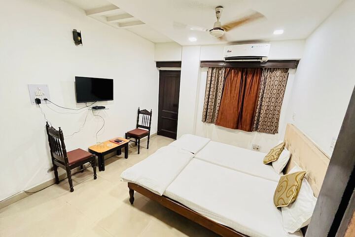 Room 17 of 36