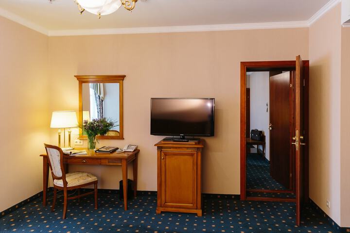 Room 43 of 117