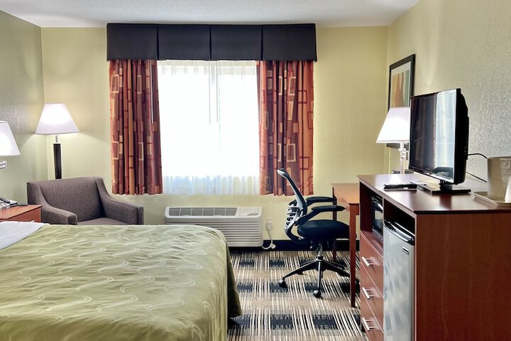 1 King Bed (24 of 24)