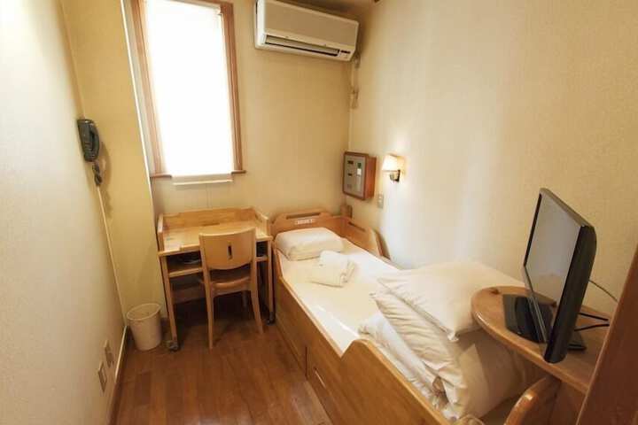 Room 4 of 38