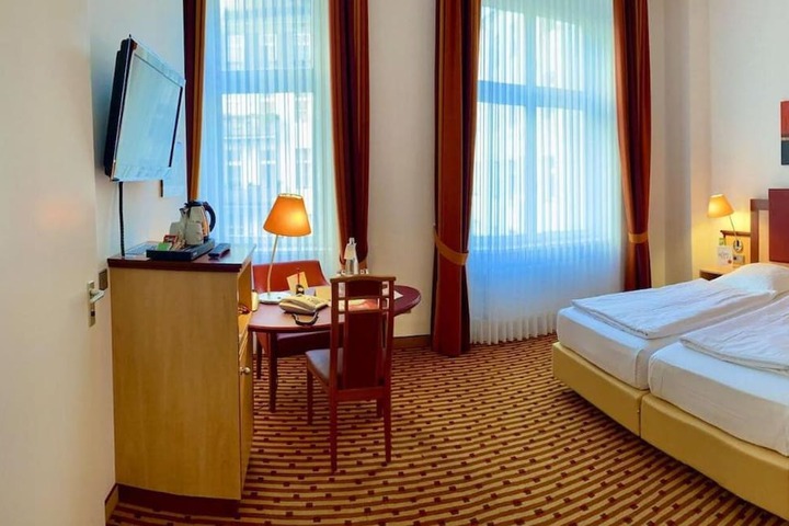Room 17 of 41