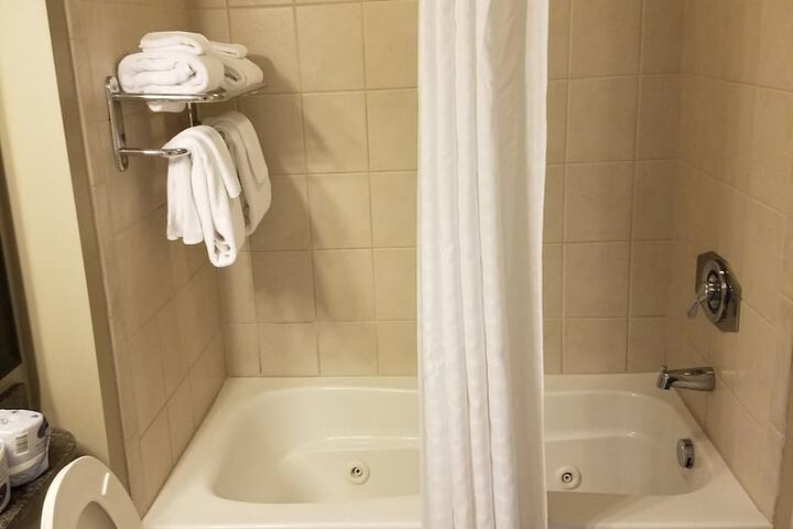 Room 118 of 190