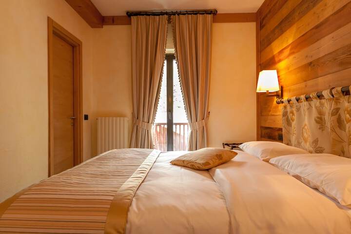 Room 5 of 48