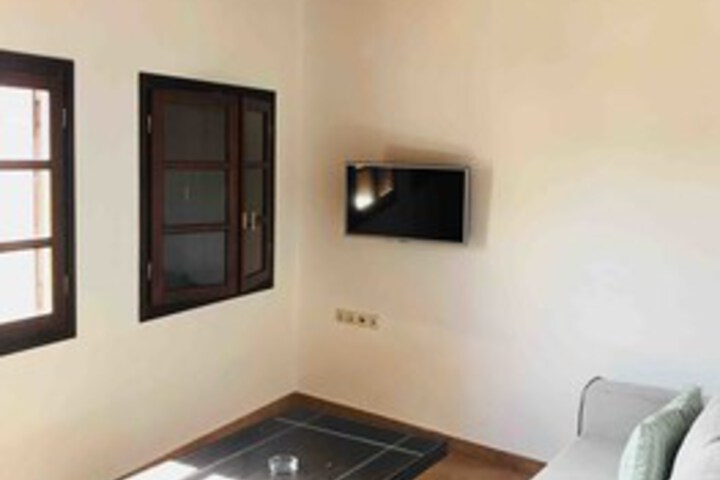 Room 8 of 24