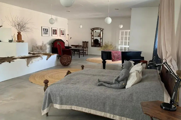 Room 2 of 20