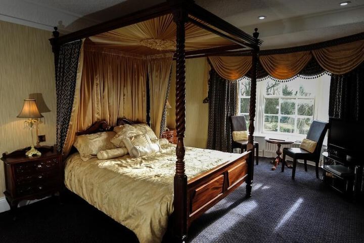 Room 3 of 48