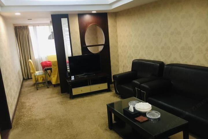Room 4 of 28