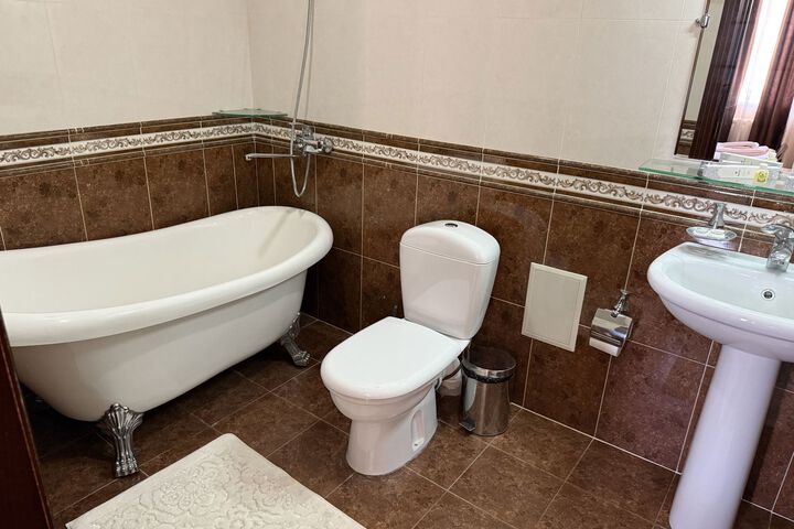 Room 3 of 23