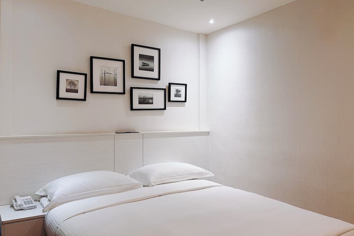 Room 32 of 69
