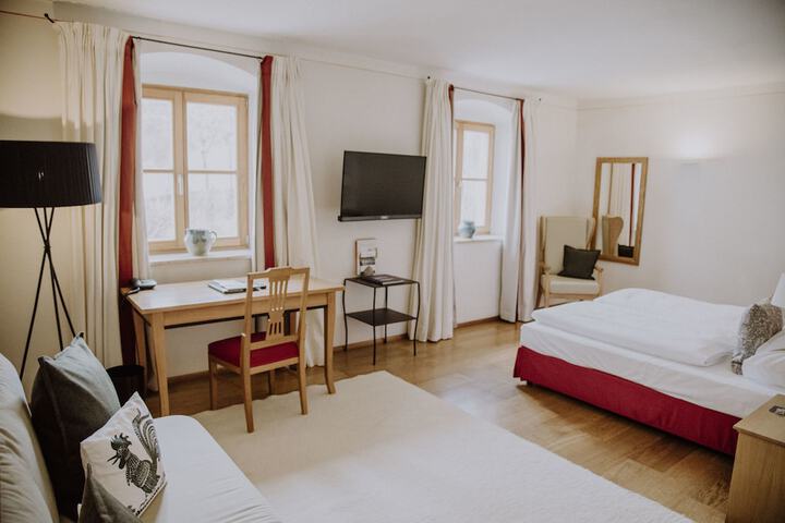 Room 21 of 103
