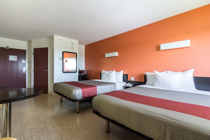 1 Queen Bed (21 of 48)