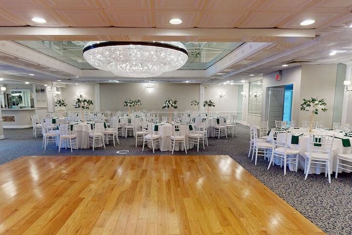 Ballroom/Hall 18 of 21