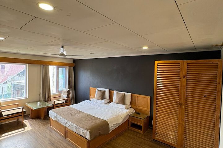 Room 8 of 17