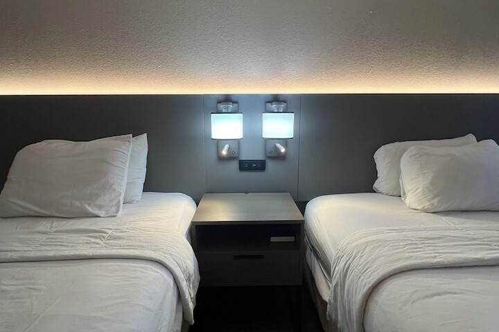 Room 8 of 10
