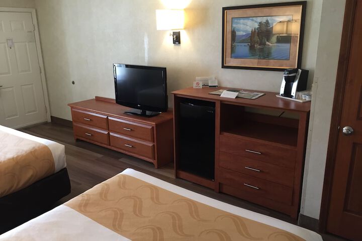 2 Queen Beds (7 of 19)