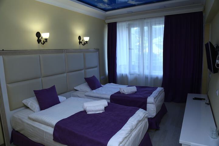 Room 25 of 48
