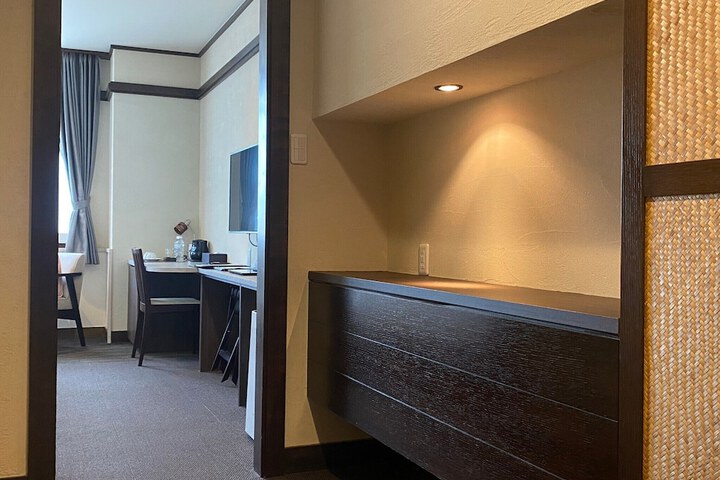 Room 23 of 48