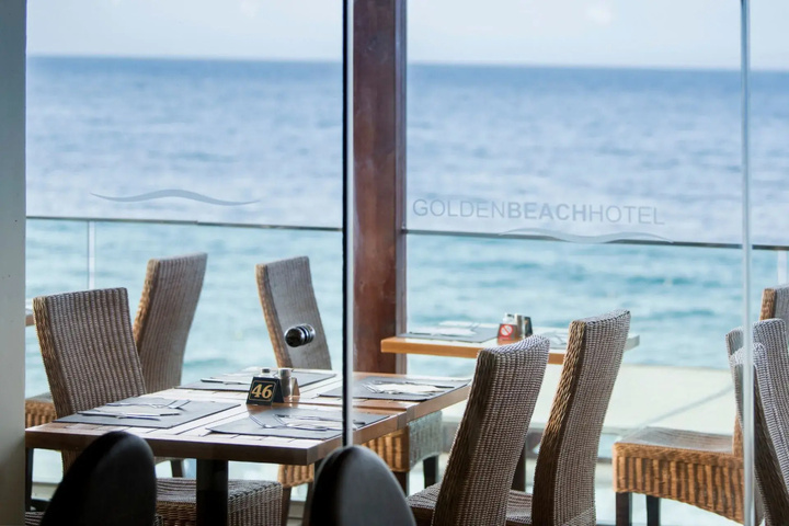 Dining 14 of 16