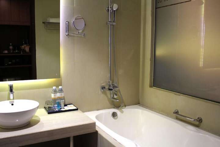 Room 26 of 33