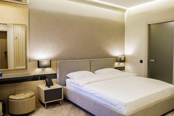 Room 13 of 40