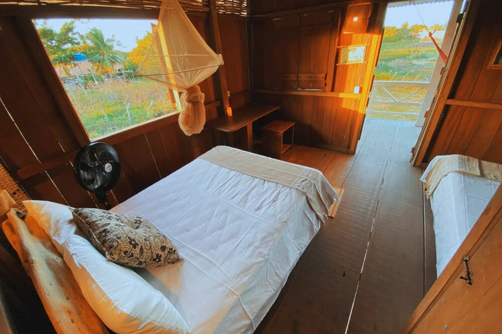 Room 4 of 10