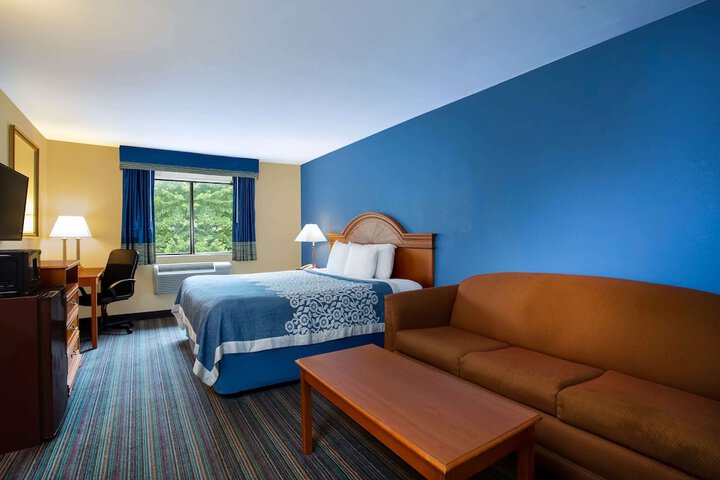1 King Bed (1 of 16)