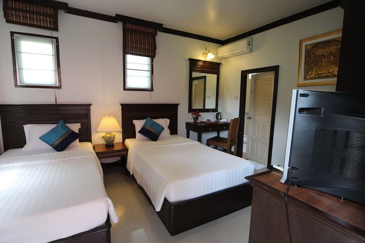 Room 13 of 64