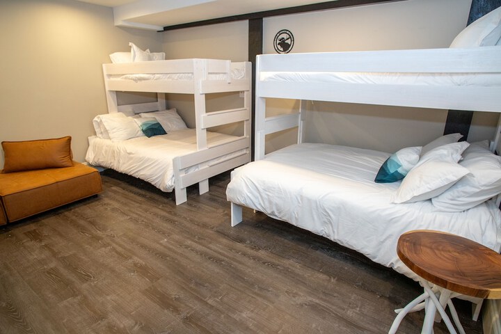 Room 72 of 140