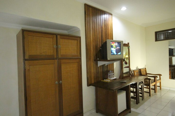 Room 9 of 33