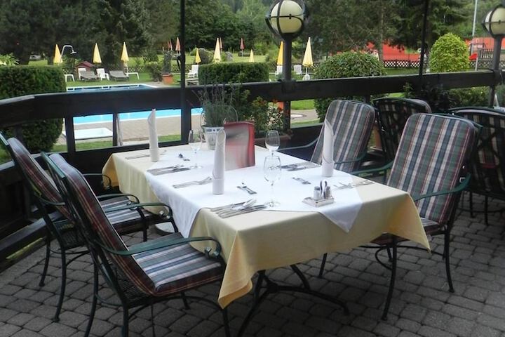 Dining 45 of 56