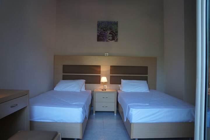Room 9 of 35