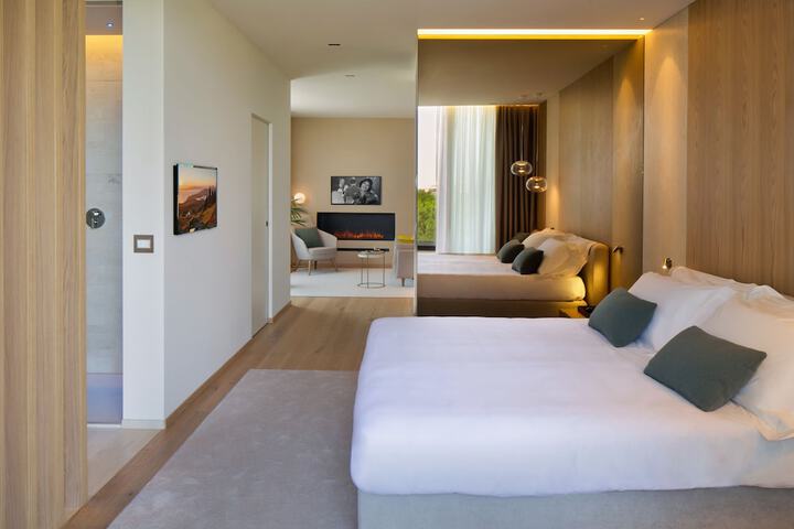 Room 14 of 78