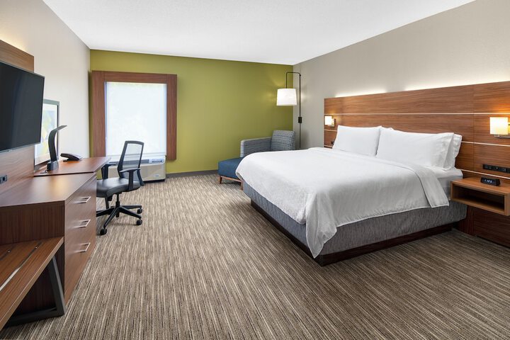 Room 4 of 37