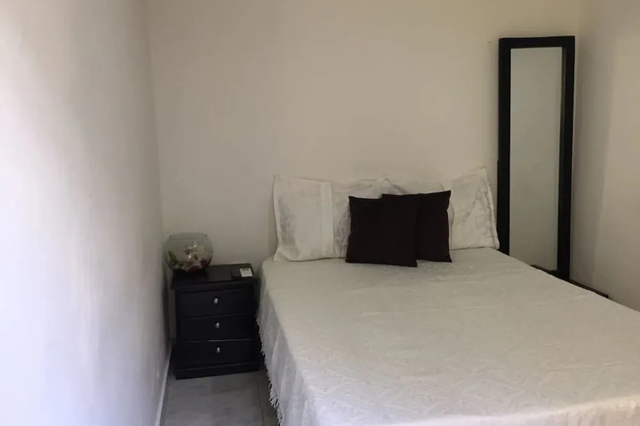 Room 4 of 12