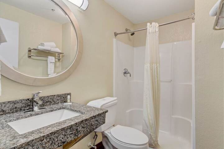 Standard Room, King or Two Doubles (2 of 11)