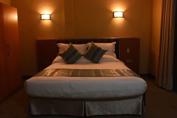Room 9 of 34