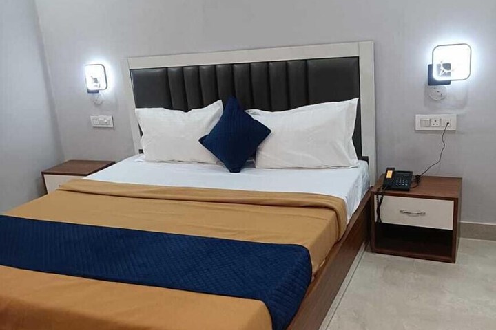 Room 3 of 8