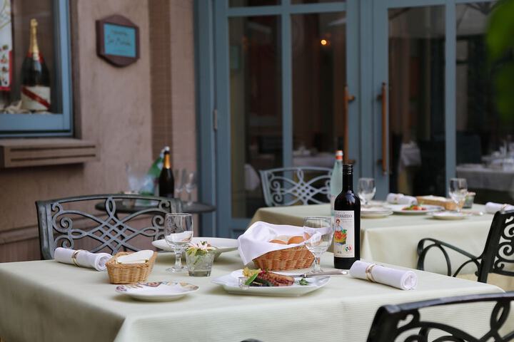 Dining Photos