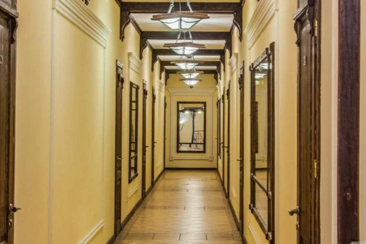Room 11 of 21