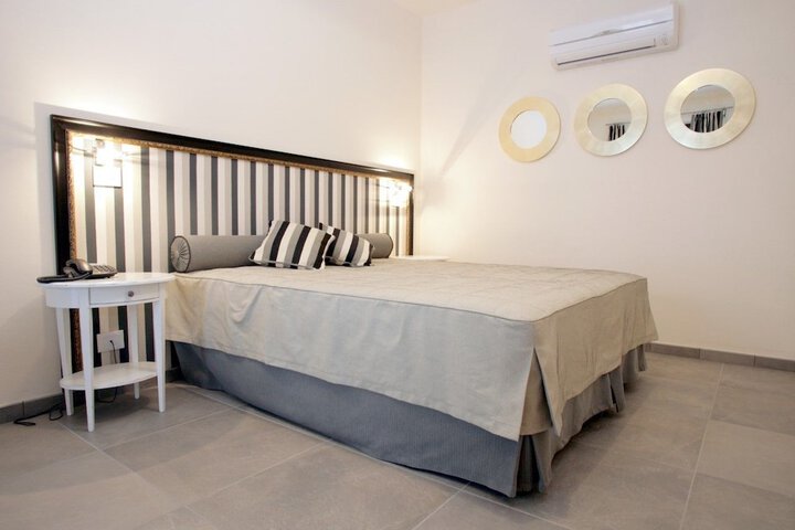 Room 7 of 11