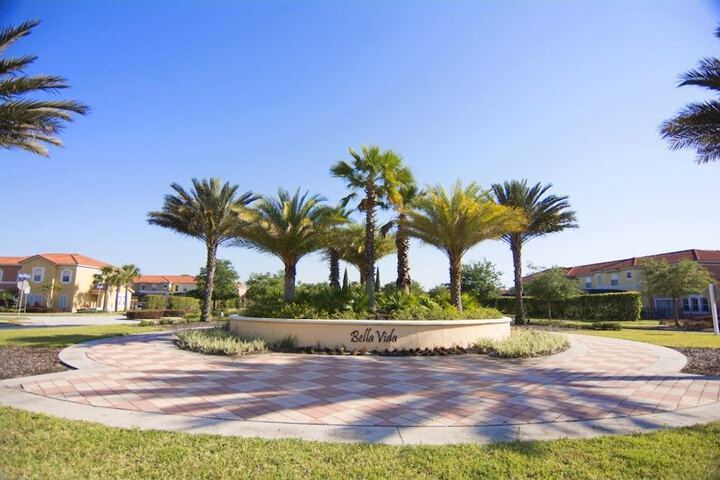 Hotel Exterior 30 of 38